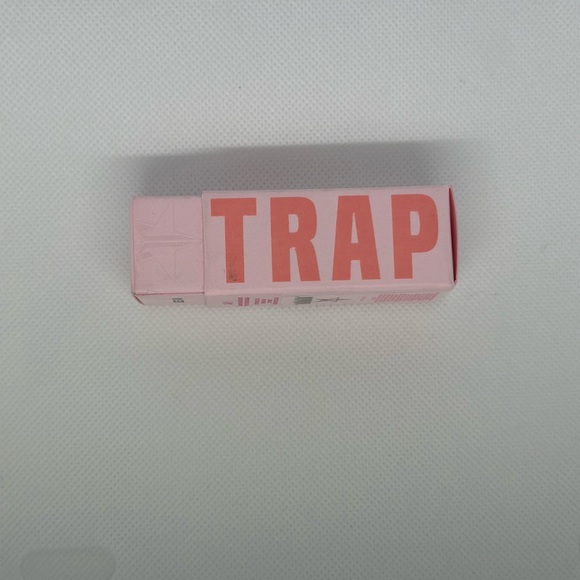 LIBRA LYNN BUNDLE✨ JEFFREE STAR COSMETICS
Velvet Trap Lipstick (TWO LIPSTICKS) - Picture 6 of 7